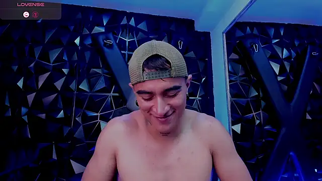 LiamDeeps live XXX chat