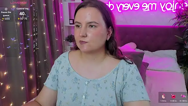 FeralPeach's Live XXX Chat