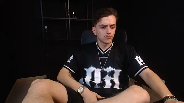 צ'אט XXX בשידור חי של FelixStarkk