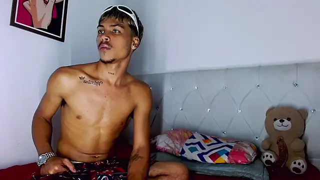 Angel_foxc13 élő XXX-chatje