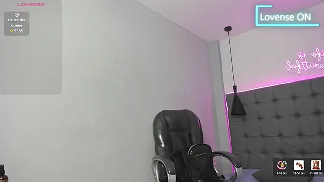 scarletcherry18's Live XXX Chat