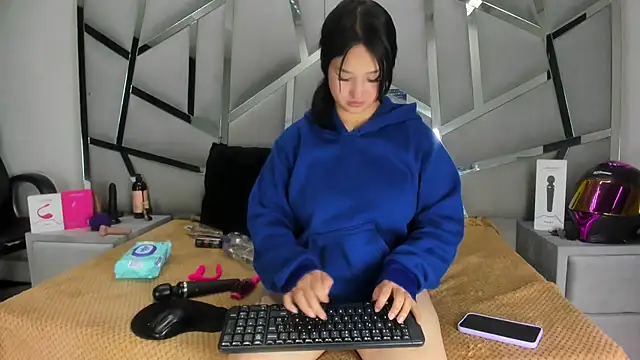 Catherinee69_xのライブXXXチャット