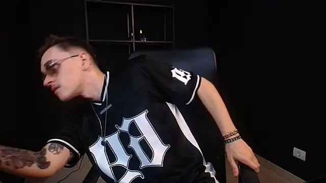Chat +18 de FelixStarkk ao vivo