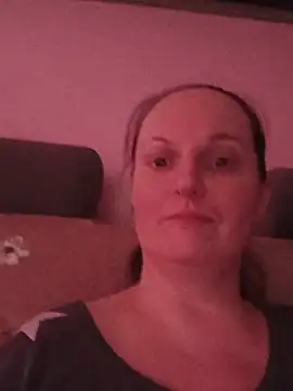 BustyLadyAlma Adlı Modelin Canlı XXX Sohbeti