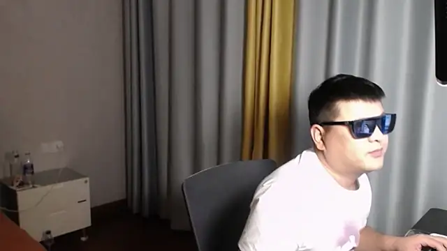 Czat XXX na żywo – zhang1118
