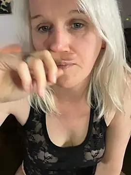 Tinny84 Adlı Modelin Canlı XXX Sohbeti
