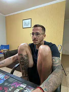 XXX chat uživo modela MeladoDiMel