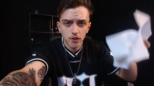 Chat +18 de FelixStarkk ao vivo