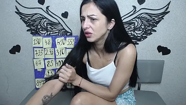 EvaClarkk Adlı Modelin Canlı XXX Sohbeti