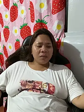 XXX chat uživo modela -CLARAMommy-
