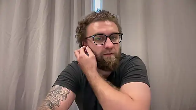 Bear_bear_ webkamerás műsora