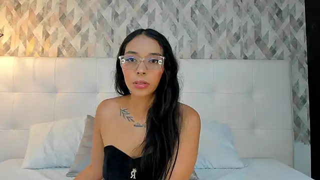 Chat +18 de Roseaurora ao vivo