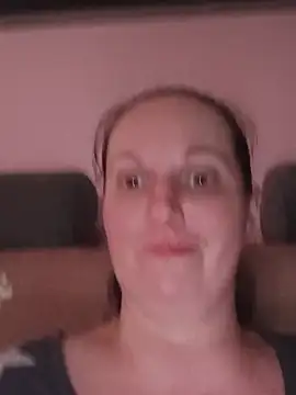 צ'אט XXX בשידור חי של BustyLadyAlma