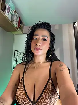 AsianMilfSheryl: απευθείας συνομιλία ΧΧΧ