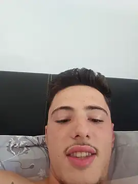צ'אט XXX בשידור חי של denysio89