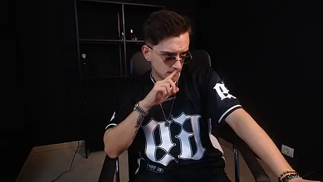 Chat +18 de FelixStarkk ao vivo