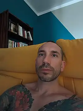 Leo_Irezumin Webbikameraesitys