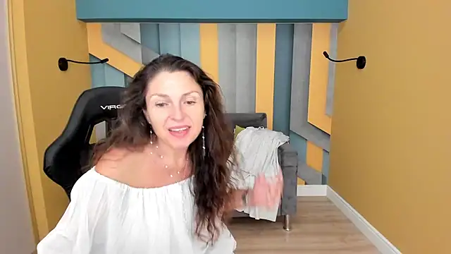 EllaLong's Live XXX Chat