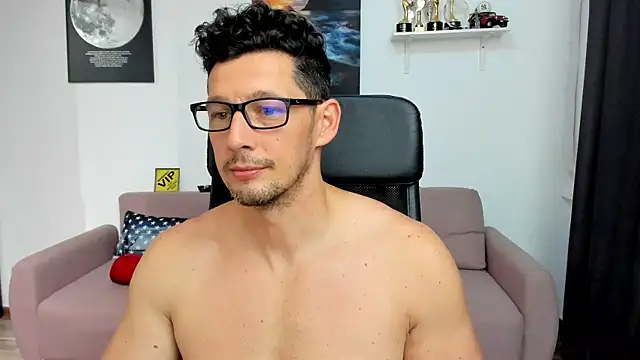 BrutusK08's Live XXX Chat