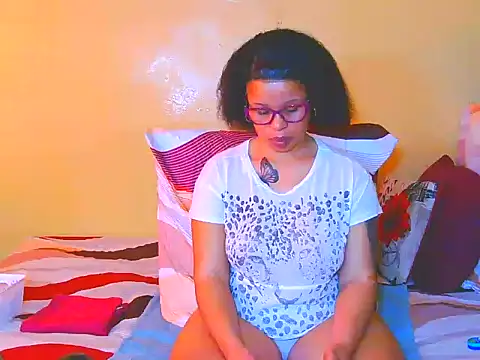 Suzzy_Q Adlı Modelin Canlı XXX Sohbeti