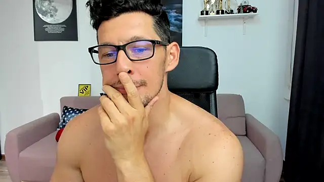 BrutusK08's Live XXX Chat