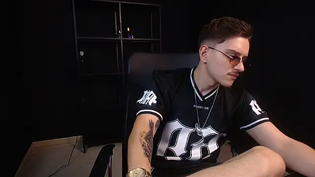 FelixStarkk live XXX chat