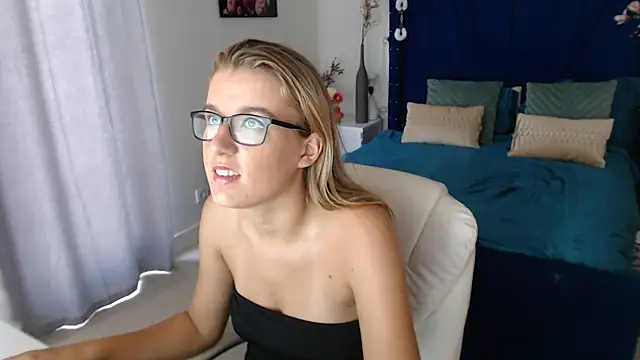 Yennyloves XXX чат на живо