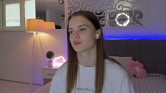LuisaClover XXX чат на живо