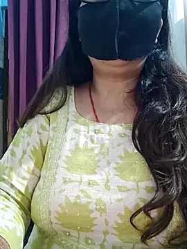 Aishwaryaa_69's Live XXX Chat