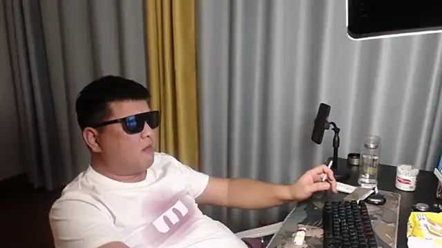zhang1118n Live XXX chat