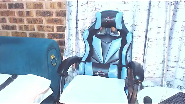 AZARIAKEYES' Live XXX Chat