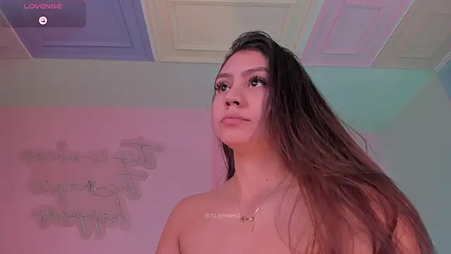 AllyJensen élő XXX-chatje