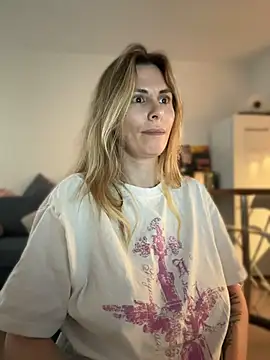 abbyxluv Adlı Modelin Canlı XXX Sohbeti