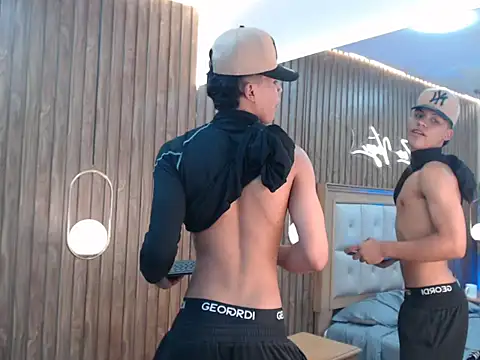 צ'אט XXX בשידור חי של Colby_driscoll