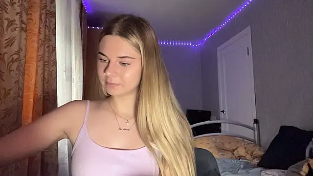 HoneysPiee's Live XXX Chat