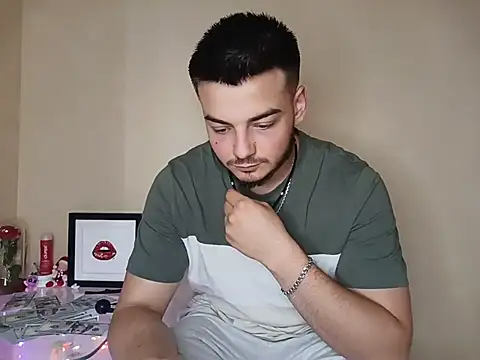 Zevs777s Adlı Modelin Canlı XXX Sohbeti