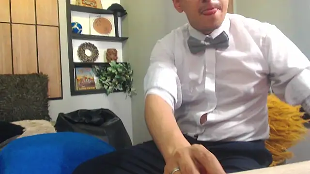 kevin_23_ Chat XXX in diretta