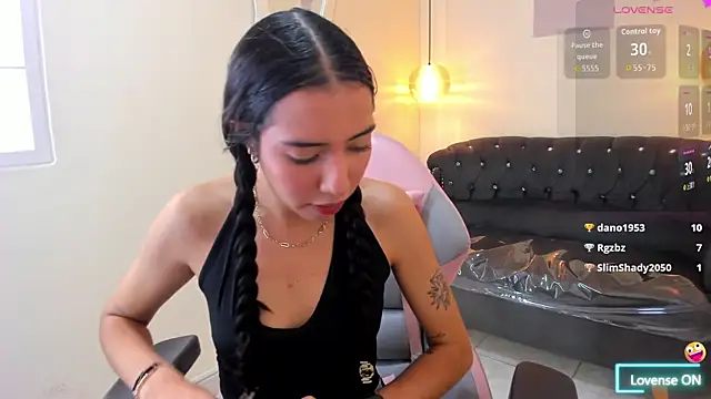 Nicole_jade Chat XXX in diretta