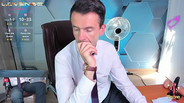 SteveTiger élő XXX-chatje
