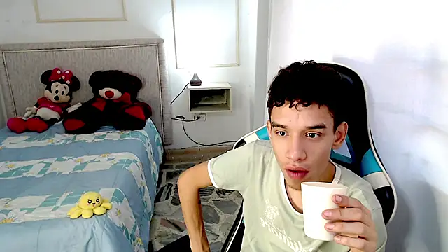 Онлайн чат XXX YorYo_hot