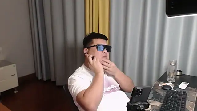 Chat +18 de zhang1118 ao vivo