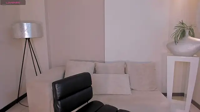 SunnyRivers Adlı Modelin Canlı XXX Sohbeti