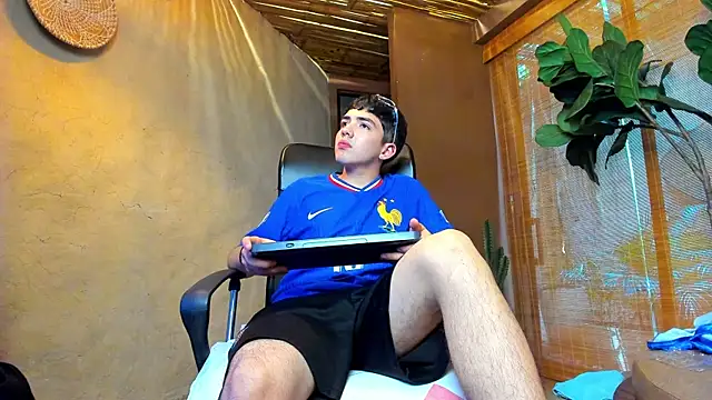 AxelStong élő XXX-chatje