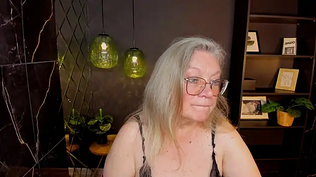 Chat +18 de NataliMellow ao vivo