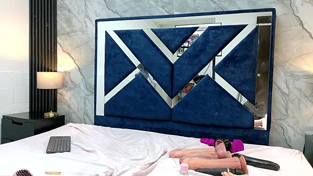 Онлайн чат XXX KarinaSimonz