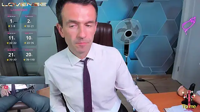 SteveTiger élő XXX-chatje