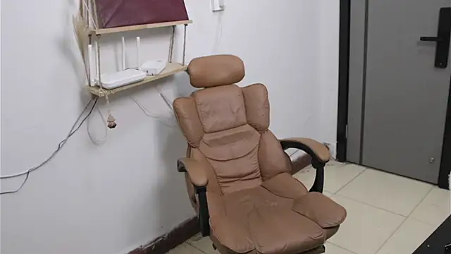 VIP-77 – Naživo XXX chat