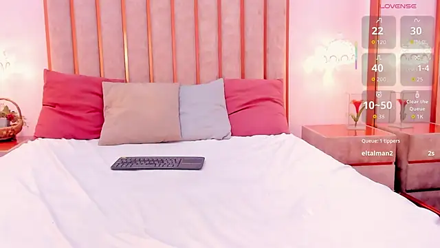Zoe_Monrow's Live XXX Chat