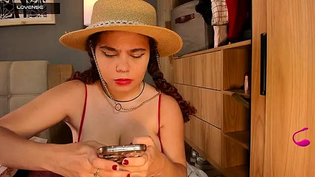 Bloom_Noor Adlı Modelin Canlı XXX Sohbeti