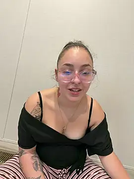 Mamachulita Adlı Modelin Canlı XXX Sohbeti